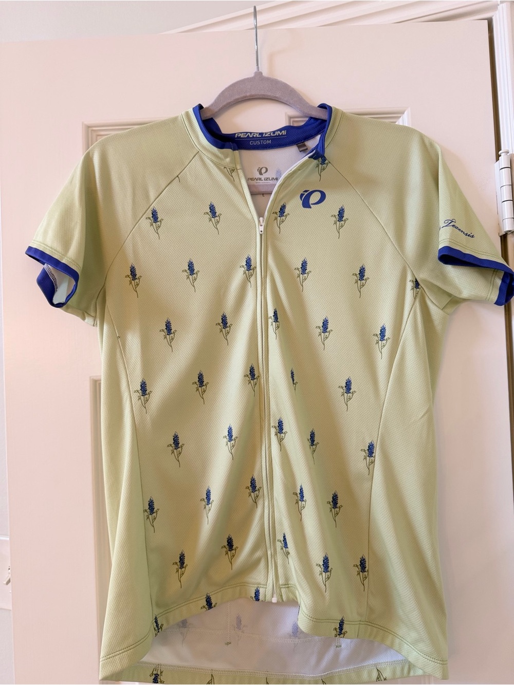 Pearl Izumi Light Green Cycling Jersey with Blue Floral Accents